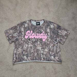 Birdie Cropped Camo Howdy Tshirt Size Small